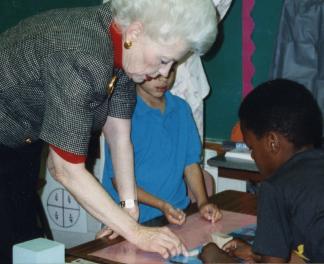 Governor Ann Richards visiting MOVE IT Math